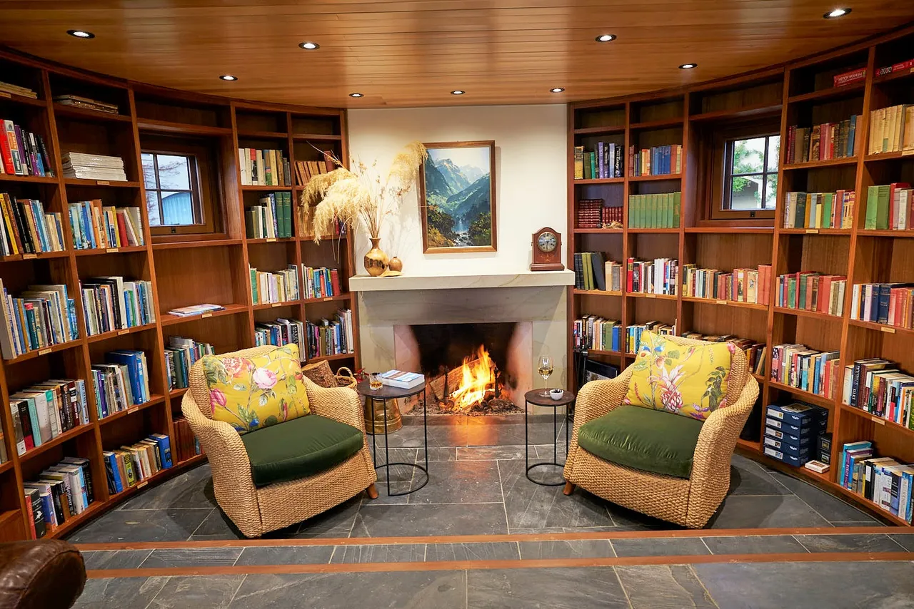 Cabot Lodge Library - Southland, New Zealand - Credit Cabot Lodge