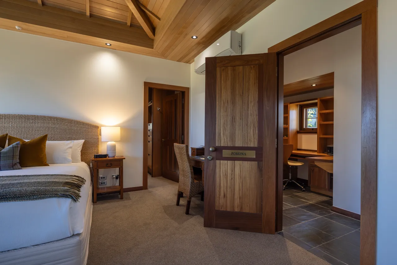 Cabot Lodge Deluxe Suite - Southland, New Zealand - Credit Cabot Lodge (11)