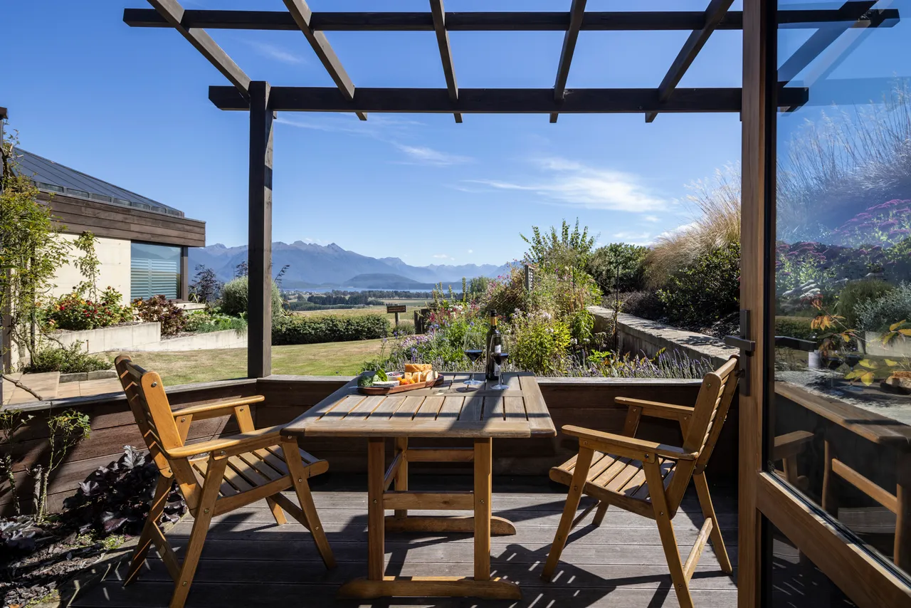Cabot Lodge Deluxe Courtyard - Southland, New Zealand - Credit Cabot Lodge (8)