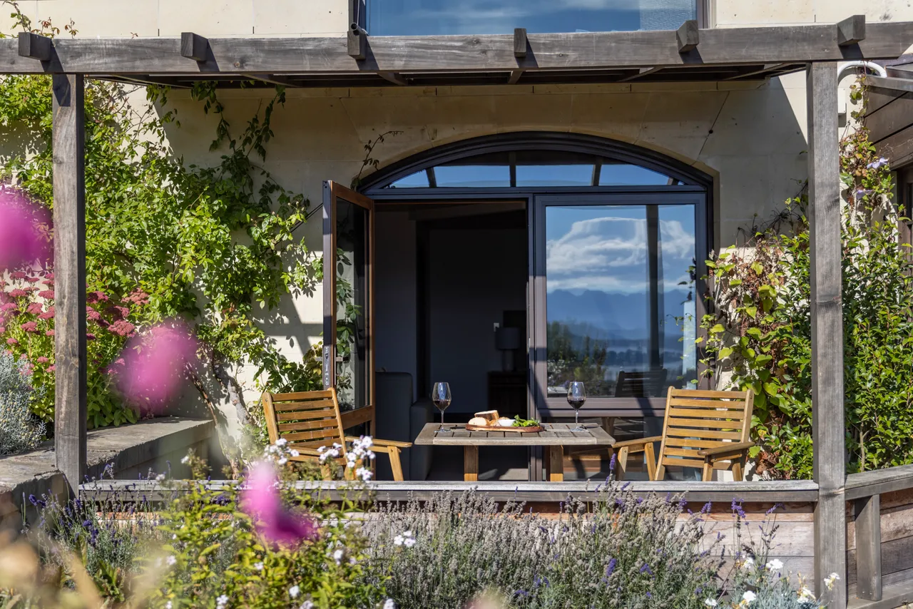 Cabot Lodge Deluxe Courtyard - Southland, New Zealand - Credit Cabot Lodge (9)