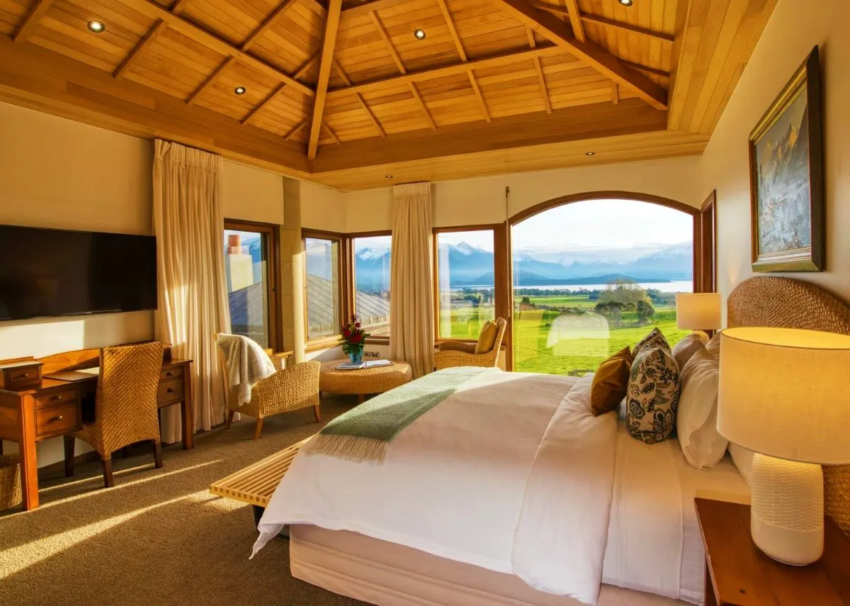 Cabot Lodge Premier Suite - Southland, New Zealand - Credit Cabot Lodge (2)