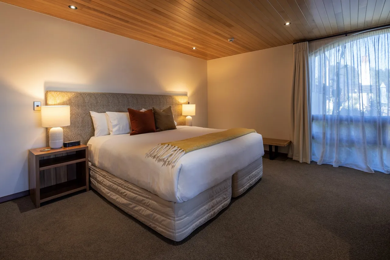 Cabot Lodge Deluxe Courtyard - Southland, New Zealand - Credit Cabot Lodge (4)