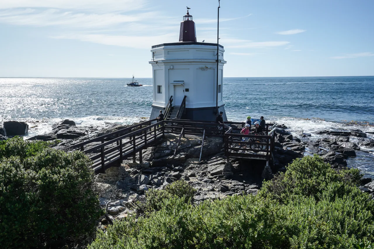 Stirling Point Lighthouse Bluff - Southland, New Zealand - Credit Great South (1)