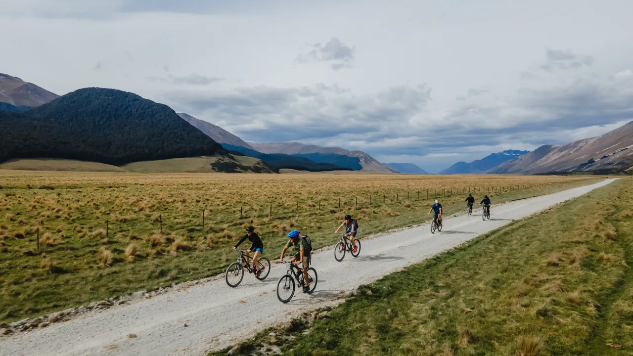 Around the Mountains Cycle Trail - Von Hill - Southland, New Zealand - Credit Great South (13)