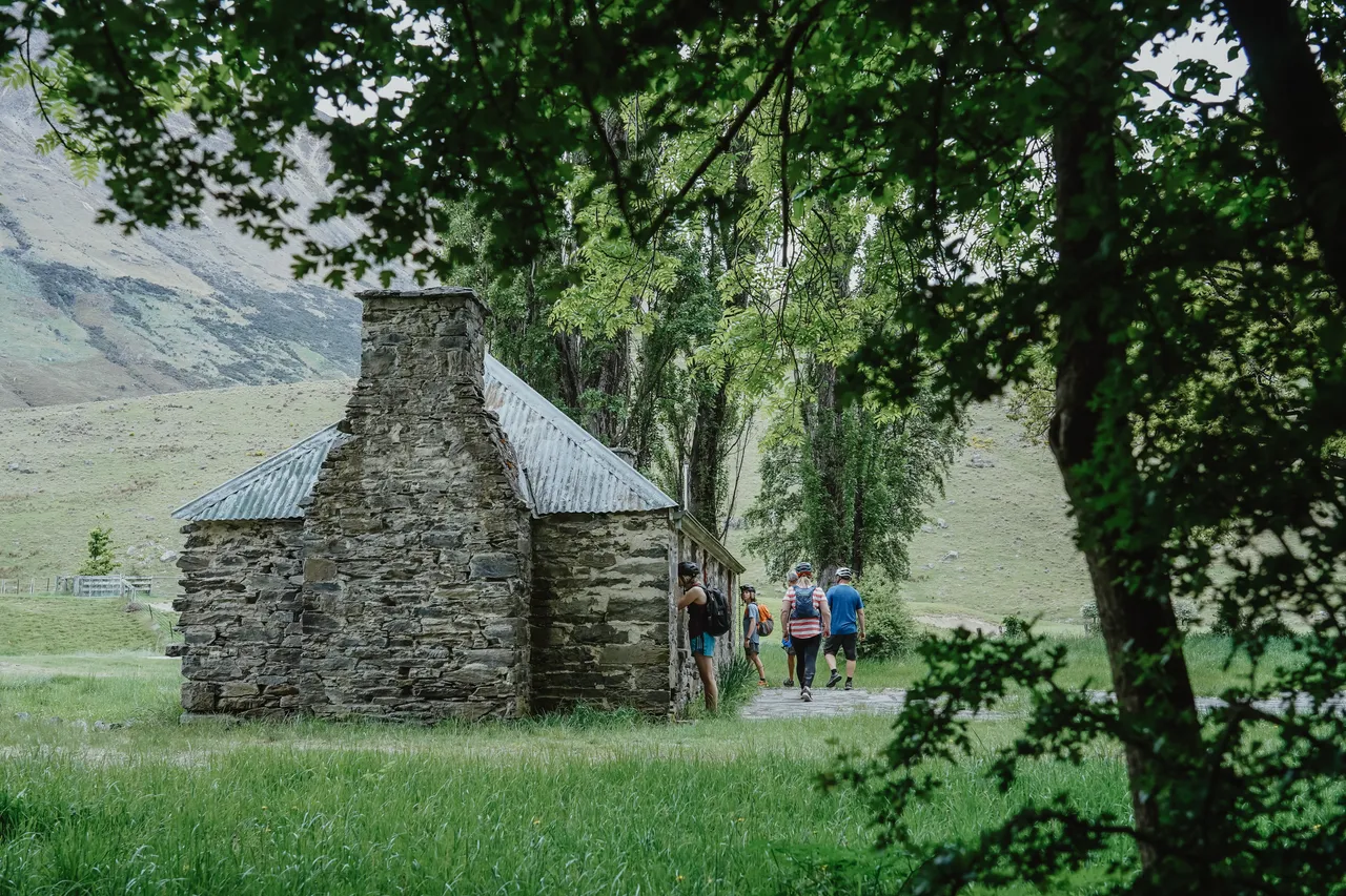 Around the Mountains Cycle Trail - Old Nic Cottage Von Valley - Southland, New Zealand - Credit Great South (2)