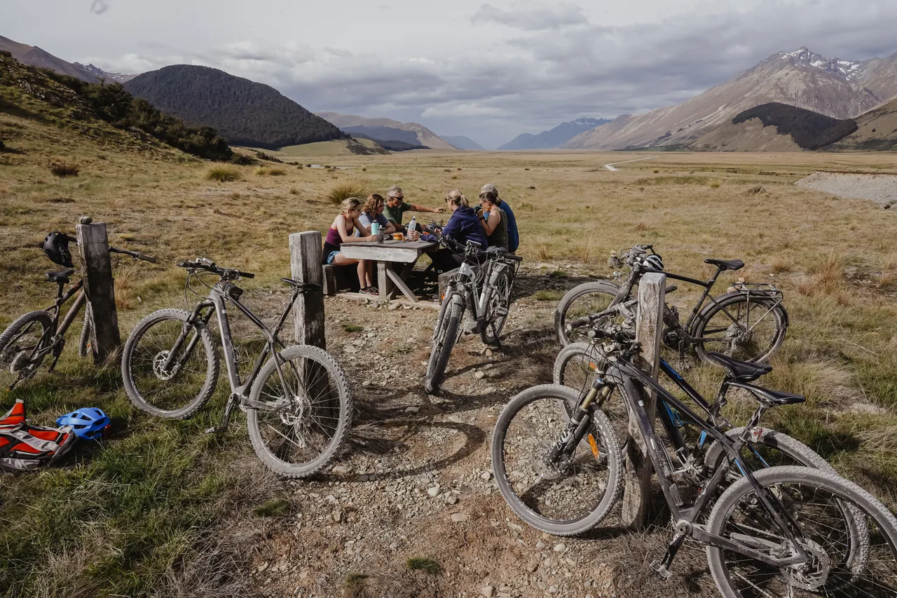 Around the Mountains Cycle Trail - Oreti River Shelter - Southland, New Zealand - Credit Great South (3)