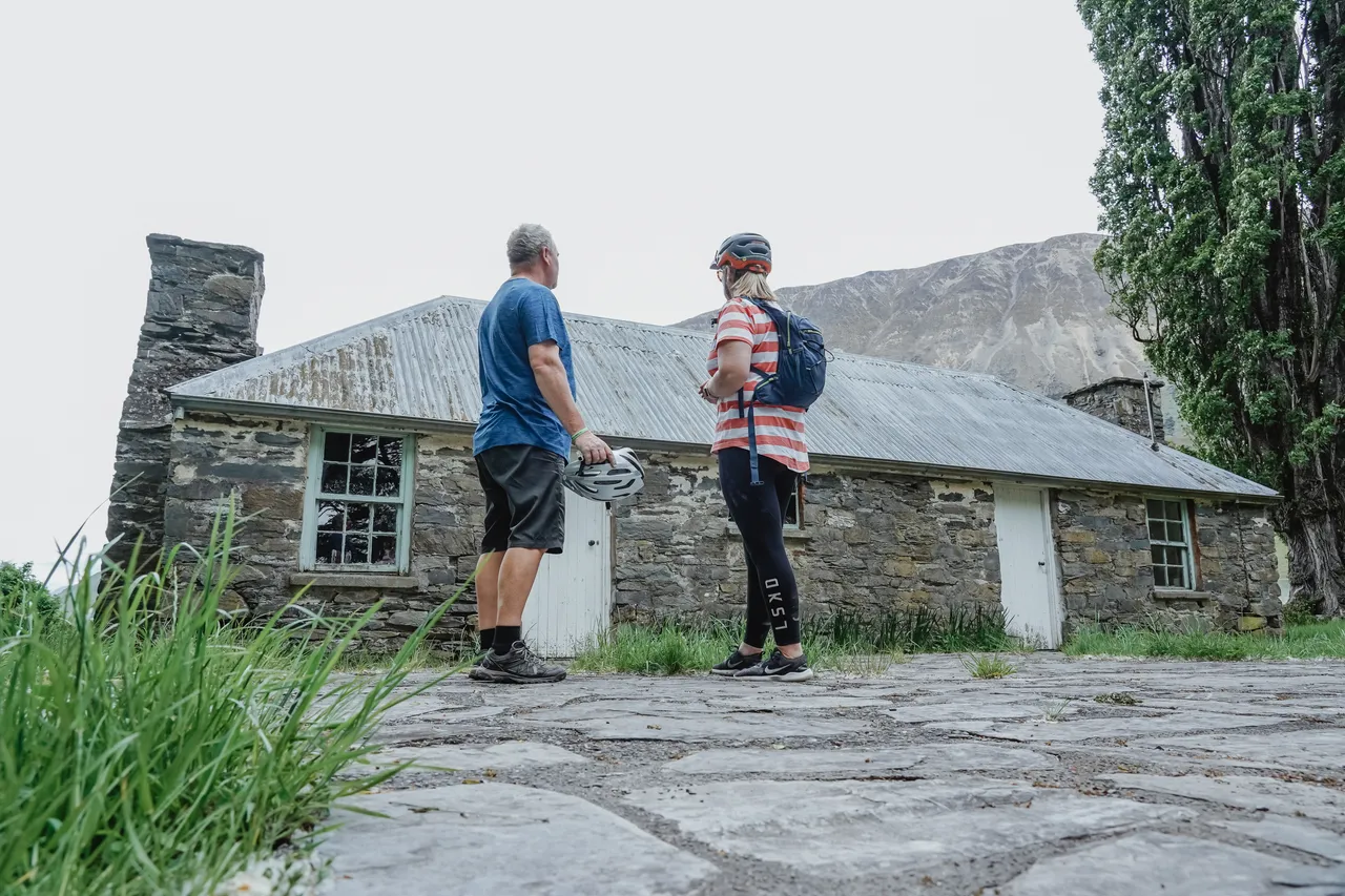 Around the Mountains Cycle Trail - Old Nic Cottage Von Valley - Southland, New Zealand - Credit Great South (3)