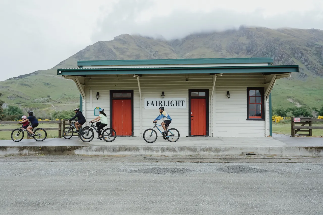 Around the Mountains Cycle Trail - Fairlight - Southland, New Zealand - Credit Great South (14)
