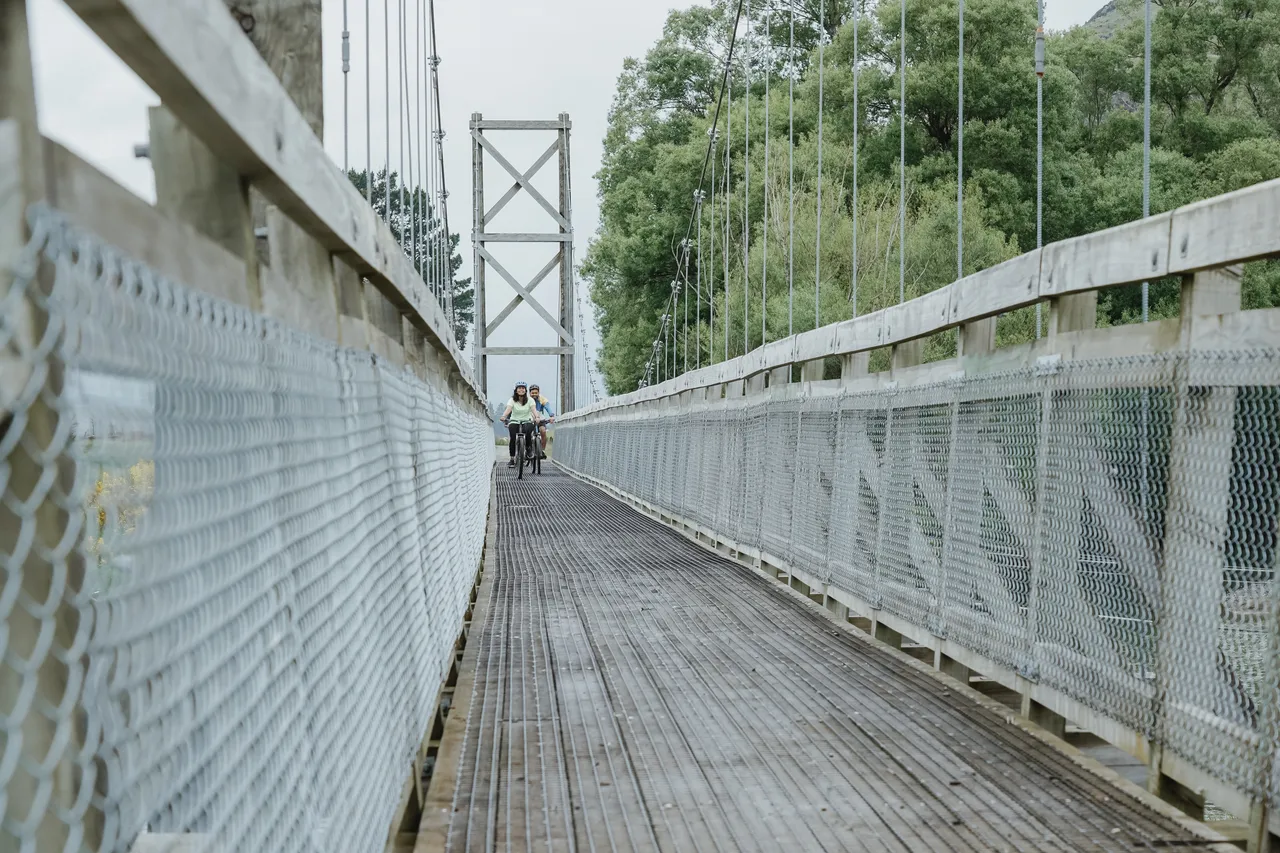Around the Mountains Cycle Trail - Fairlight - Southland, New Zealand - Credit Great South (12)