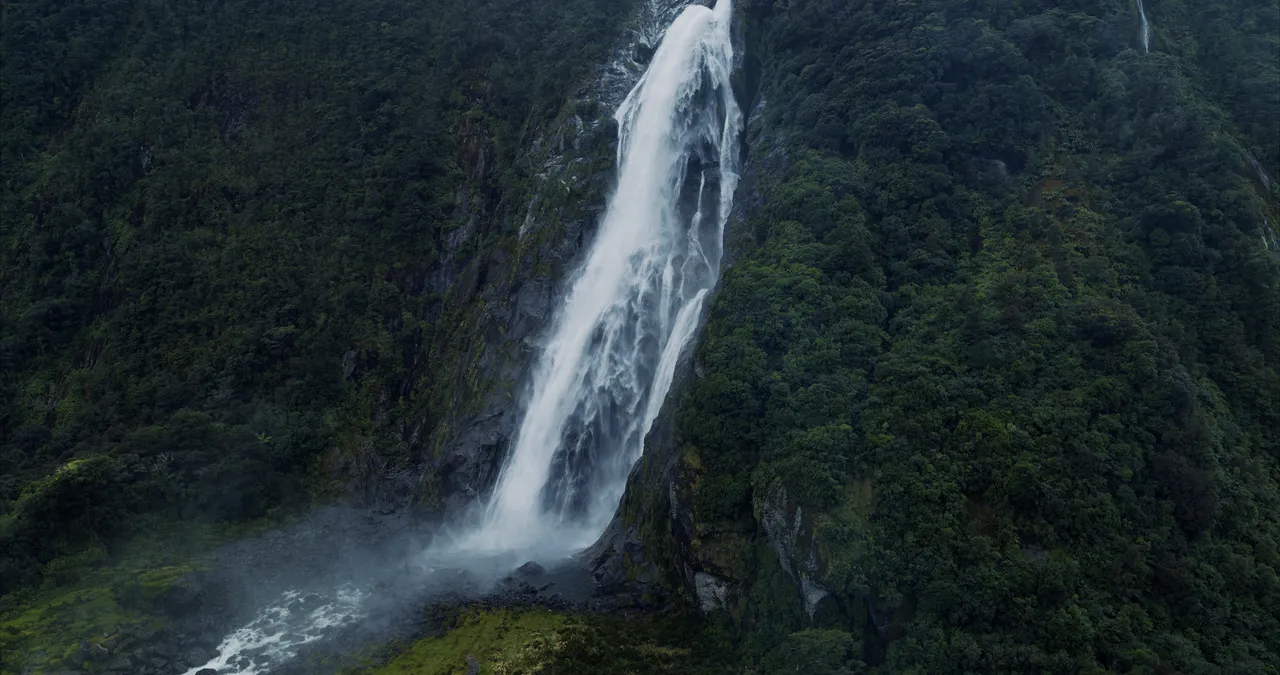 Lady Bowen Falls, Milford Sound - Southland, New Zealand - Credit Great South (1)