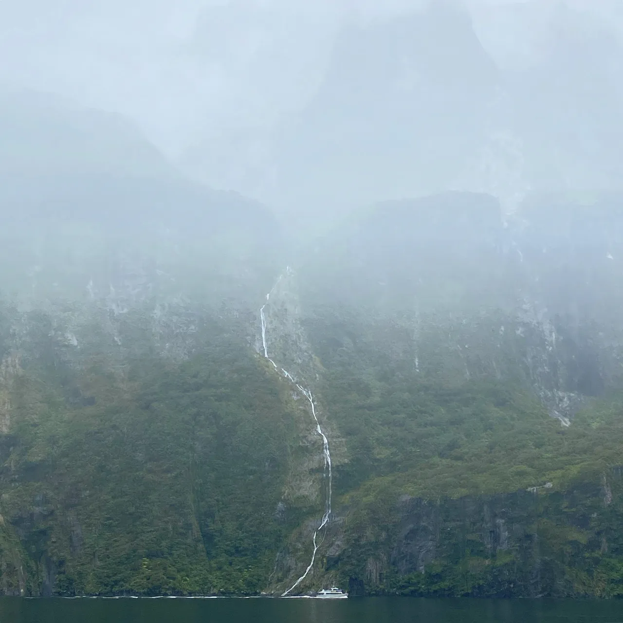 Milford Sound - Southland, New Zealand - Credit Tim Roxborogh (13)