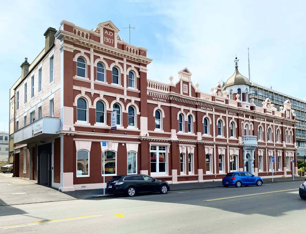 Victoria Railway Hotel - Southland, New Zealand - Credit Tim Roxborogh