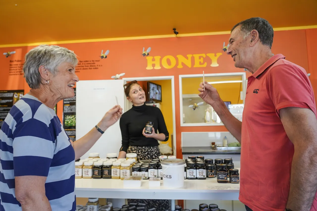 Garston Hunny Shop - Southland, New Zealand - Credit Great South (11)