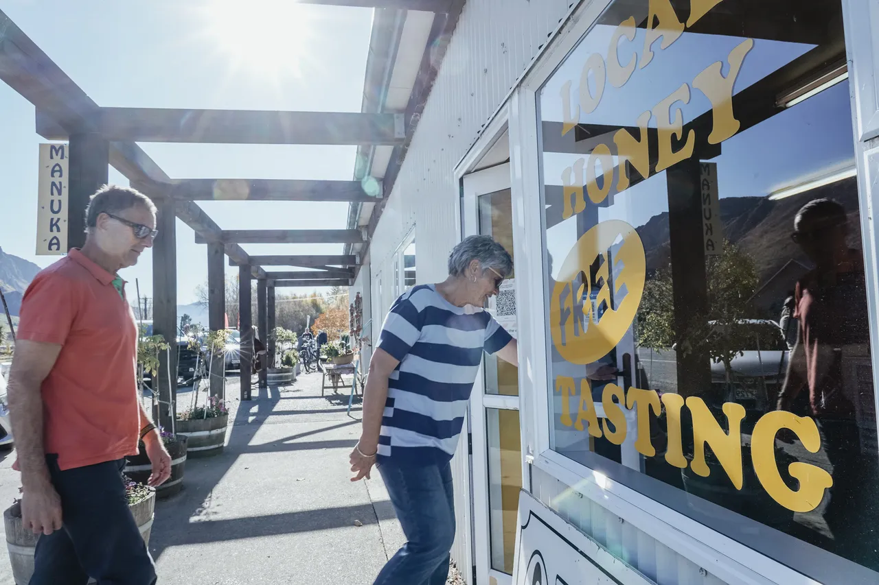 Garston Hunny Shop - Southland, New Zealand - Credit Great South (5)