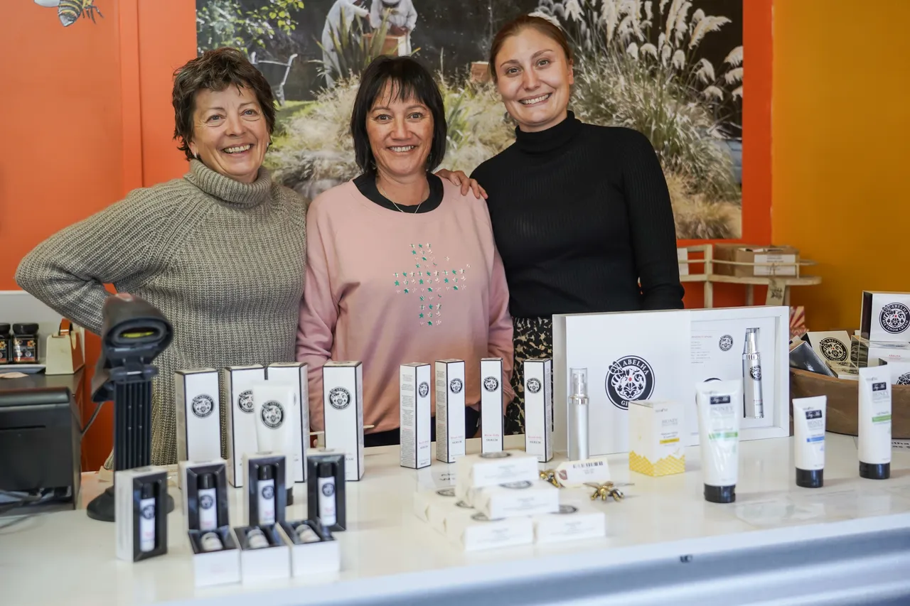 Garston Hunny Shop - Southland, New Zealand - Credit Great South (1)