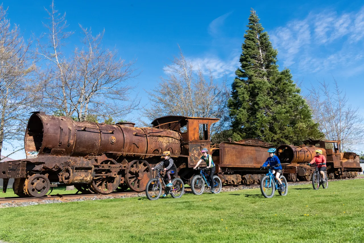 Lumsden Trains - Southland, New Zealand - Credit Chris McLennan (3)