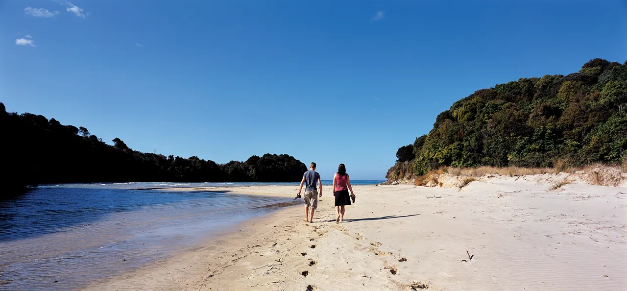 Bathing Beach - Stewart Island - Southland, New Zealand - Credit Great South (1)