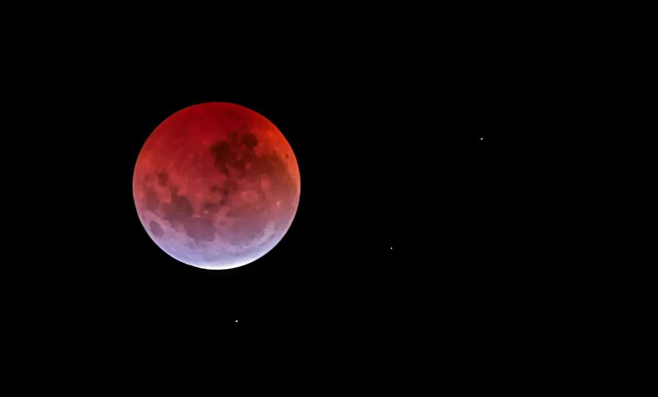 Moon - Southland, New Zealand - Credit Videocopter (2)