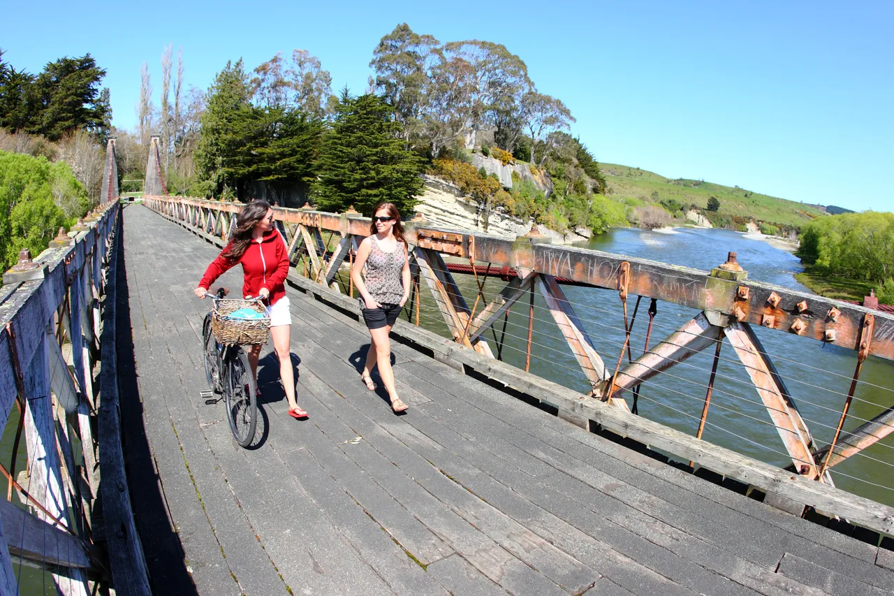 Clifden Suspension Bridge - Southland, New Zealand - Credit Jeremy Pierce (2)