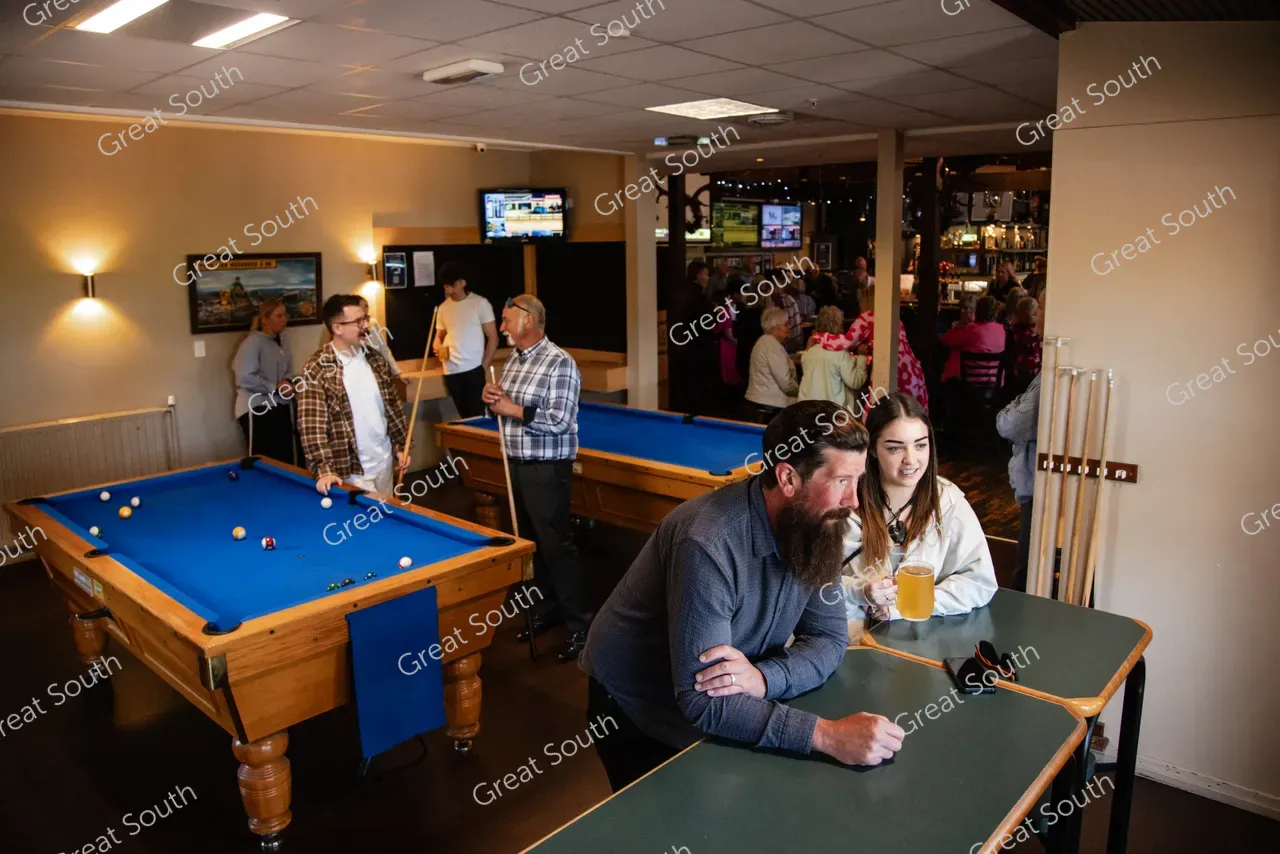 Ascot Sports Bar - Southland, New Zealand - Credit Ascot Park Hotel (3)