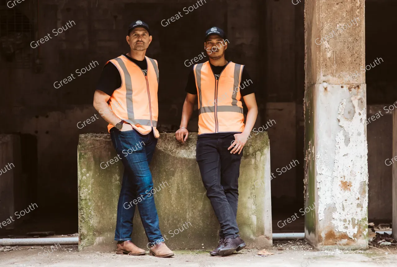 Ocean Beach, Blair & Mogana - Southland, New Zealand - Credit Valley Content (1)