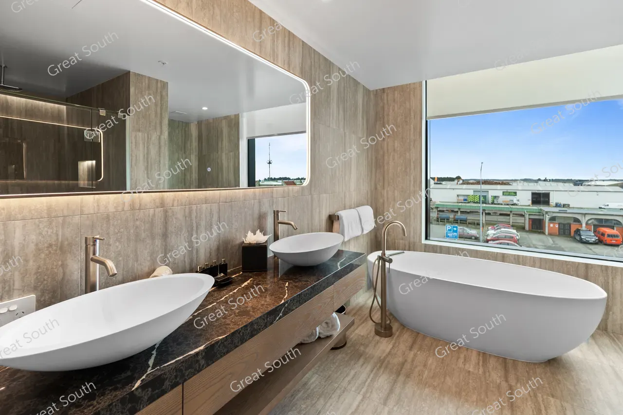 DH Invercargill Executive Suite Bathroom BFS05635