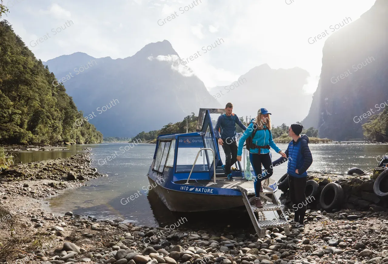 Milford Track Day Walk, Milford Sound - Credit Fiordland Outdoors (2)