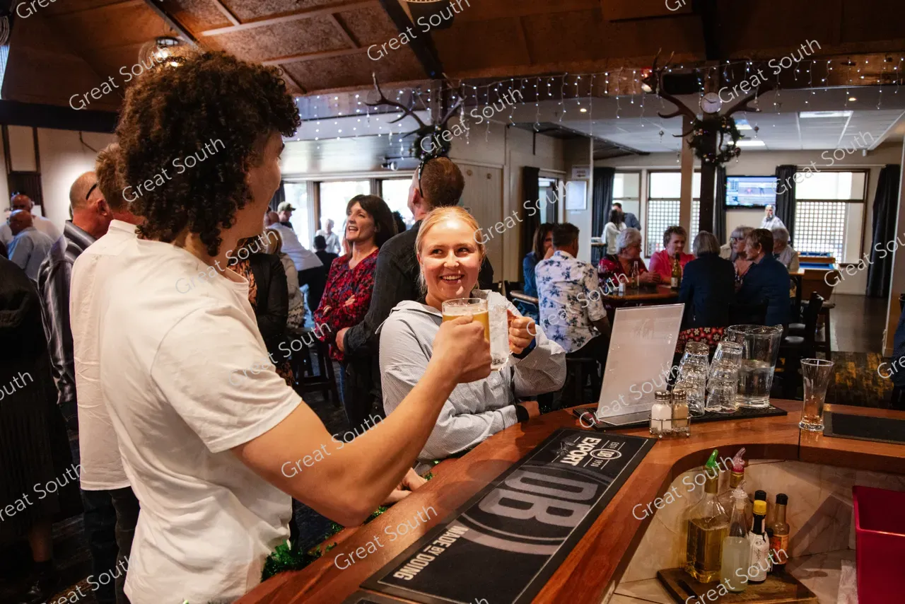 Ascot Sports Bar - Southland, New Zealand - Credit Ascot Park Hotel (5)