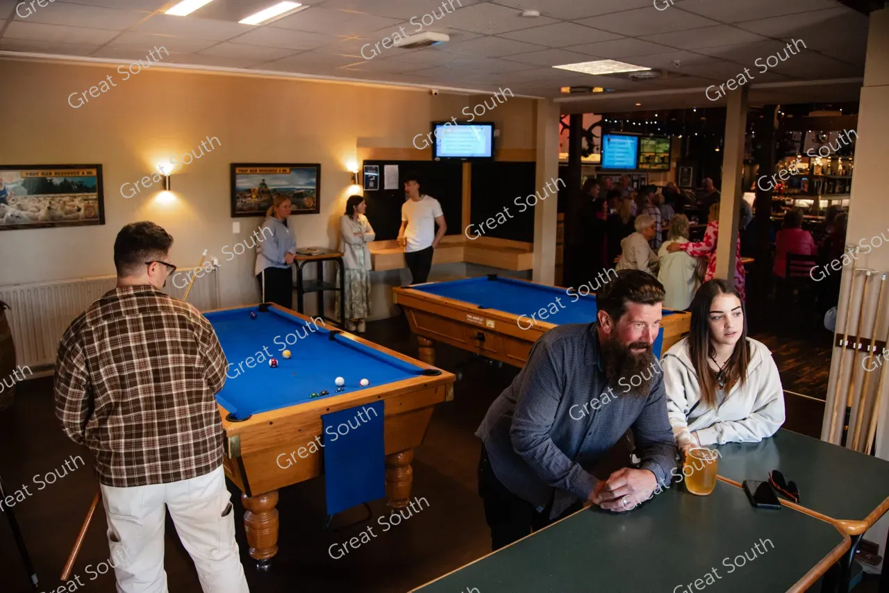 Ascot Sports Bar - Southland, New Zealand - Credit Ascot Park Hotel (2)