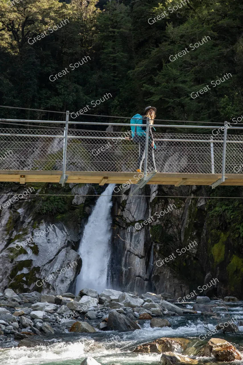 Giant Gate Falls - Milford Track Day Walk - Milford Sound End - Credit Fiordland Outdoors (11)