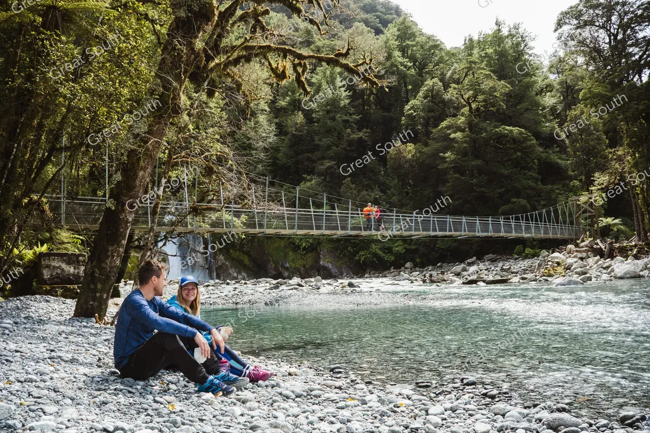 Giant Gate Falls - Milford Track Day Walk - Milford Sound End - Credit Fiordland Outdoors (8)