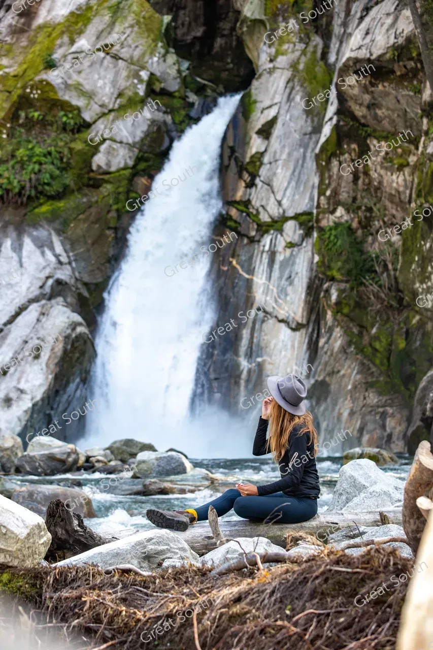 Giant Gate Falls - Milford Track Day Walk - Milford Sound End - Credit Fiordland Outdoors (12)
