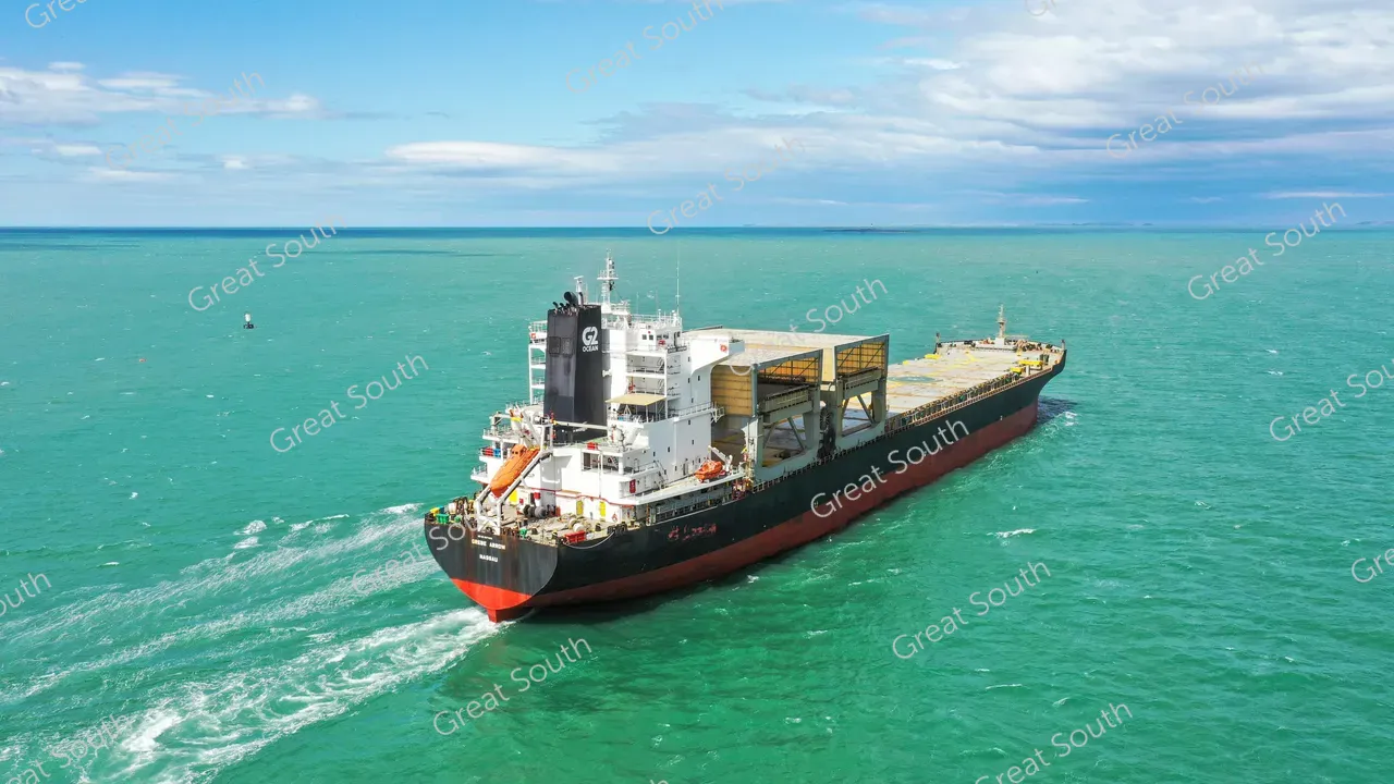 Grebe Arrow - Metal Boat departing Bluff - Southland, New Zealand - Credit Tammi Topi - South DroneNZ