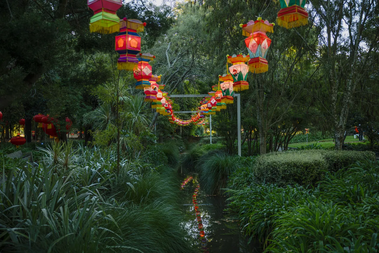 Osmanthus-Gardens-Lantern-Fest-Apr-2025-2