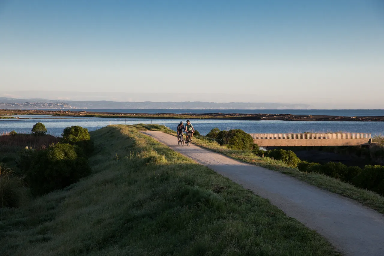 Couple cycling the Hawke's Bay Trails