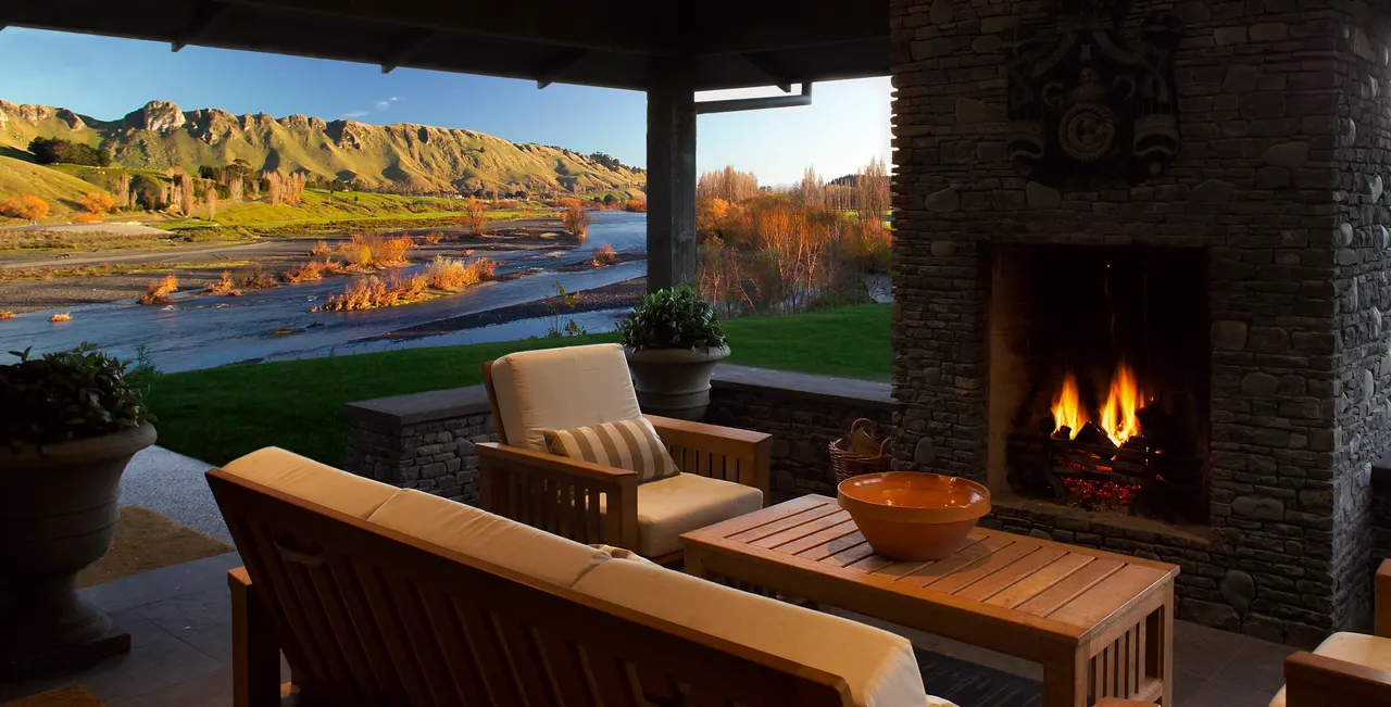 Black Barn Retreats Riverside Lodge 4