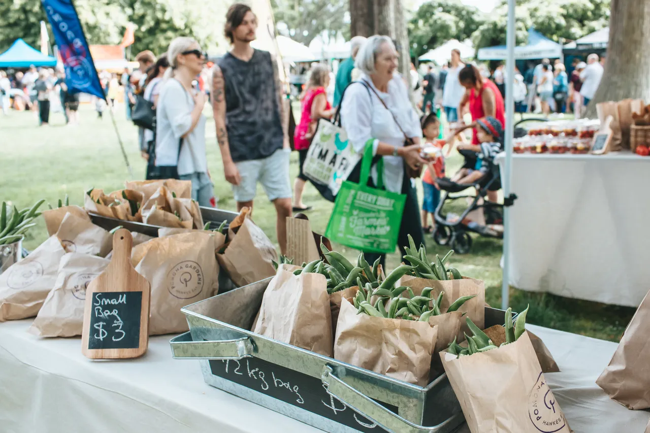 Shopping at the Hawke's Bay Farmers' Market