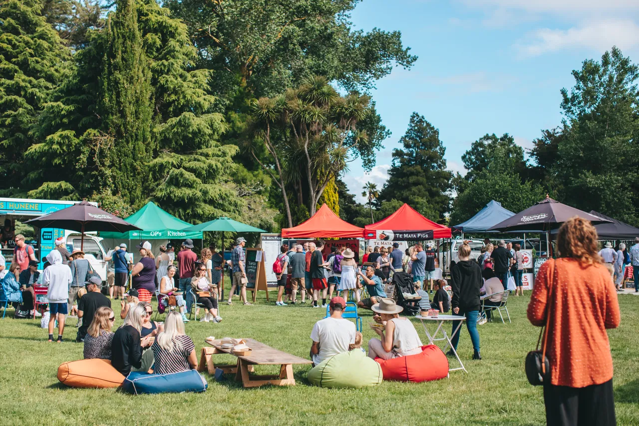 Hawke's Bay Farmers' Market in Summer