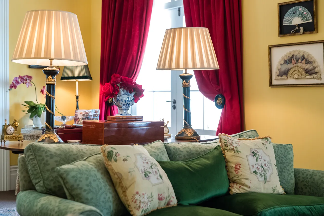 The Manse - Lounge