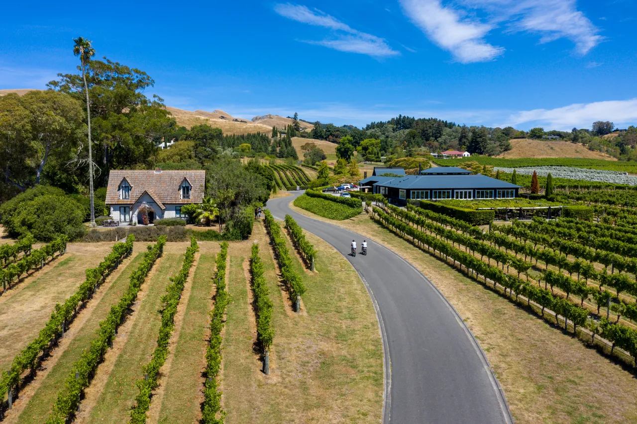 Cyclists arriving at Black Barn Vineyards