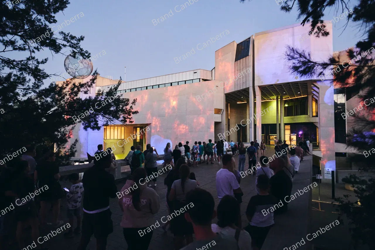 NGA illumination 100 Flowers Falling by Lindy Lee at Enlighten Festival (2)