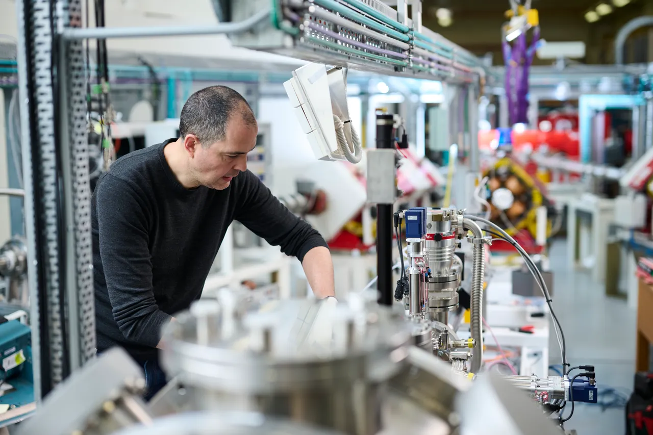 ANU Heavy Ion Accelerator - 100580