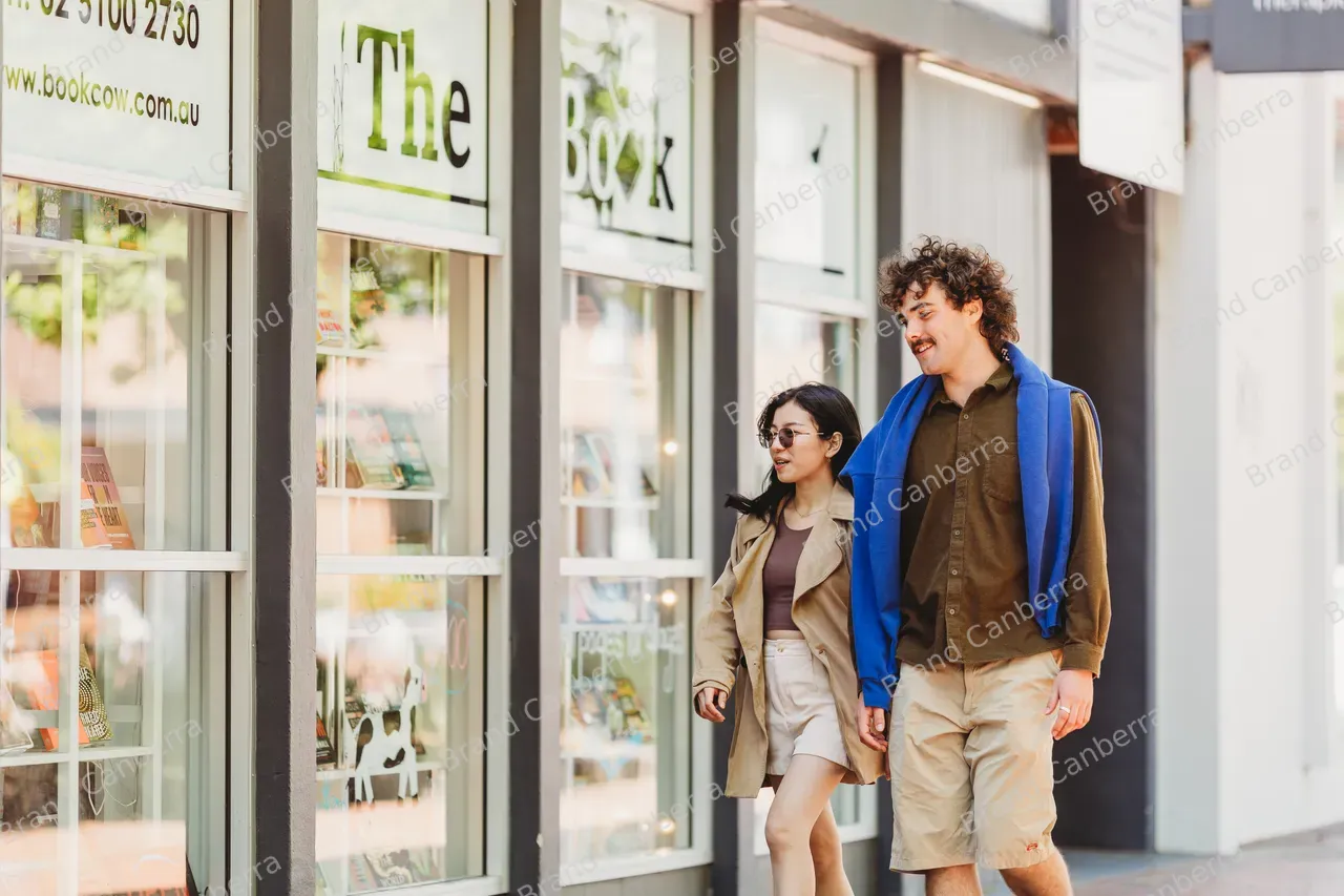 Students shopping in The Book Cow in Kingston (7)