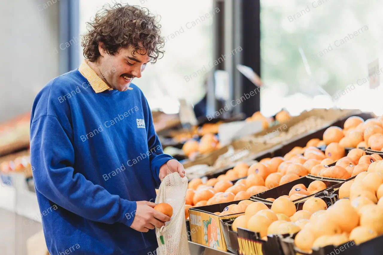 Students shopping at Fyshwick Fresh Food Markets (11)