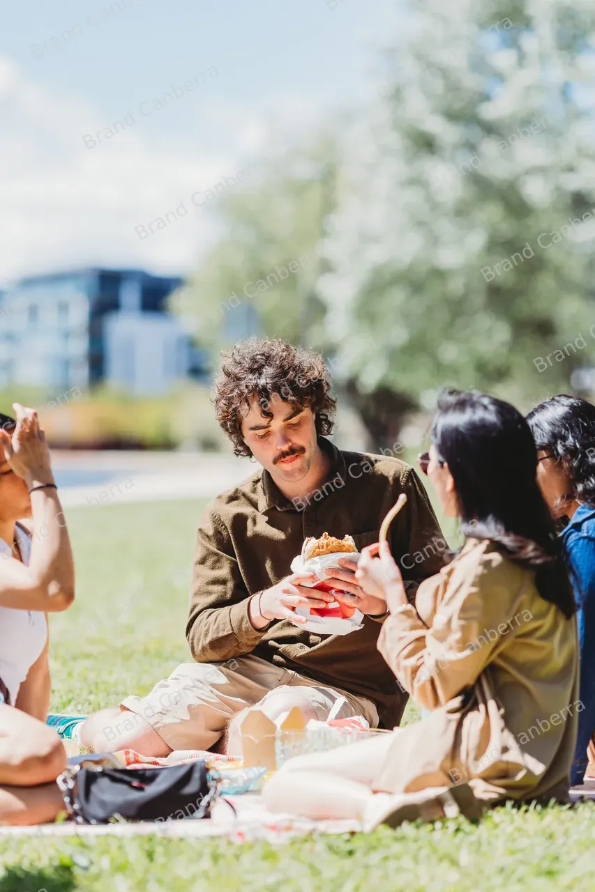 Students in Bowen Park in Barton (3)