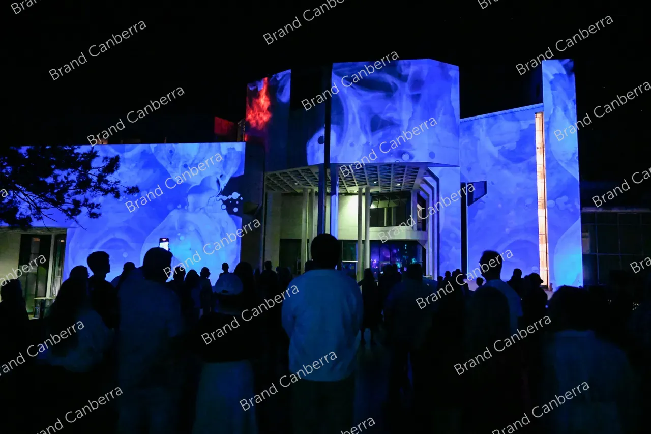 NGA illumination 100 Flowers Falling by Lindy Lee at Enlighten Festival (1)