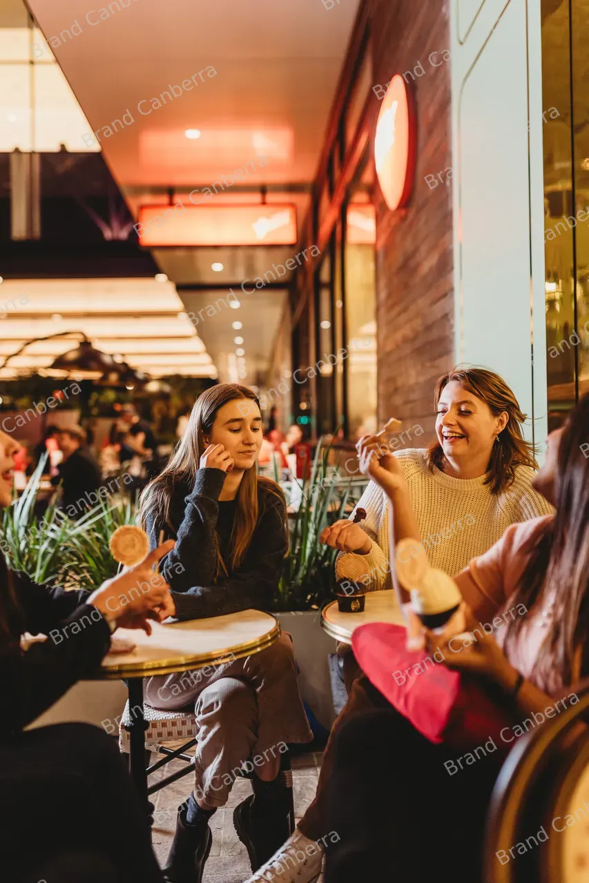 Students gathering at Anita Gelato in the City Centre (7)