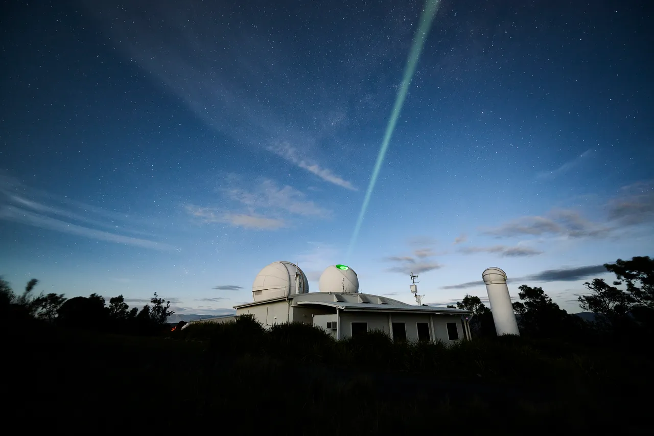 EOS Laser at Mt Stromlo. - 100432