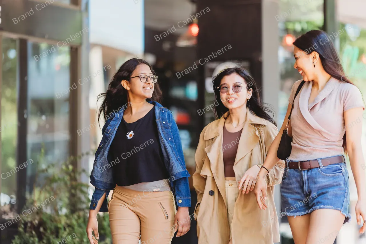 Students in Green Square in Kingston (7)