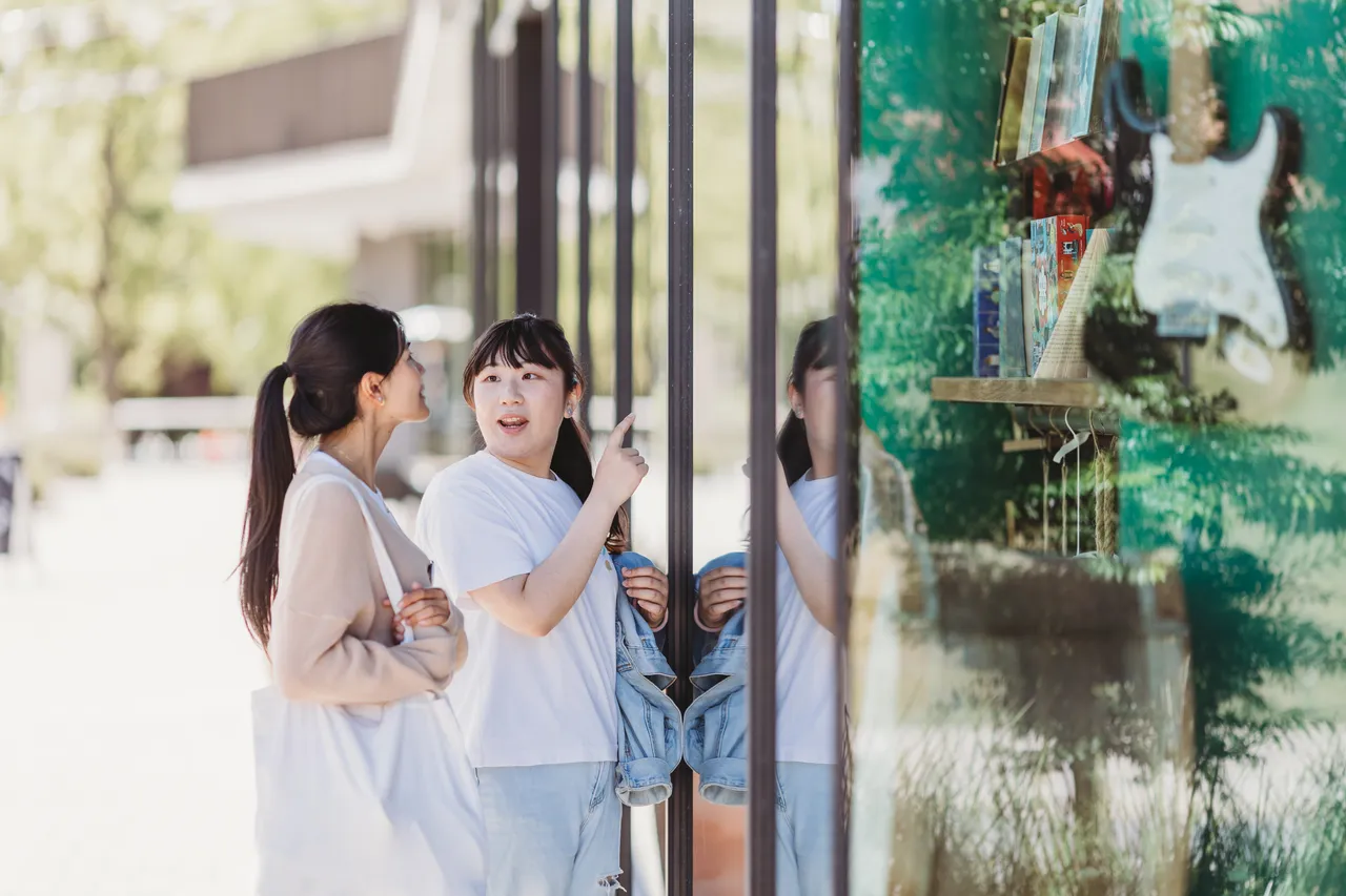 Students window shopping on ANU Campus